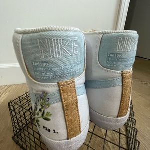 Nike white indigo sneakers